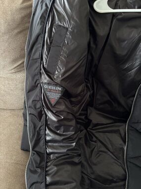 GUESS Black Women’s Quilted Puffer Jacket with Inner Pocket